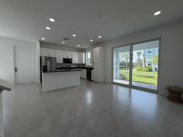 4402 Longwood — Photo 7