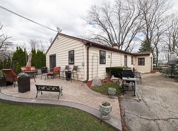 3rd image of 26132 N Maple Ave