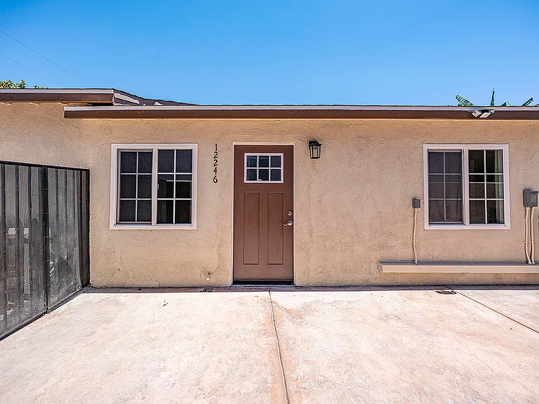 12250 Carver Ln — Photo 8