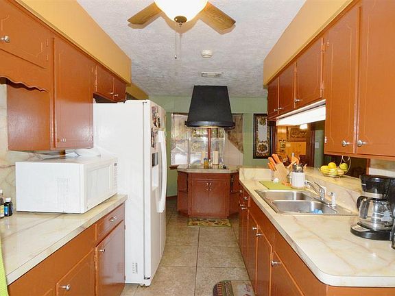 5th image of 3460 Pine Ln