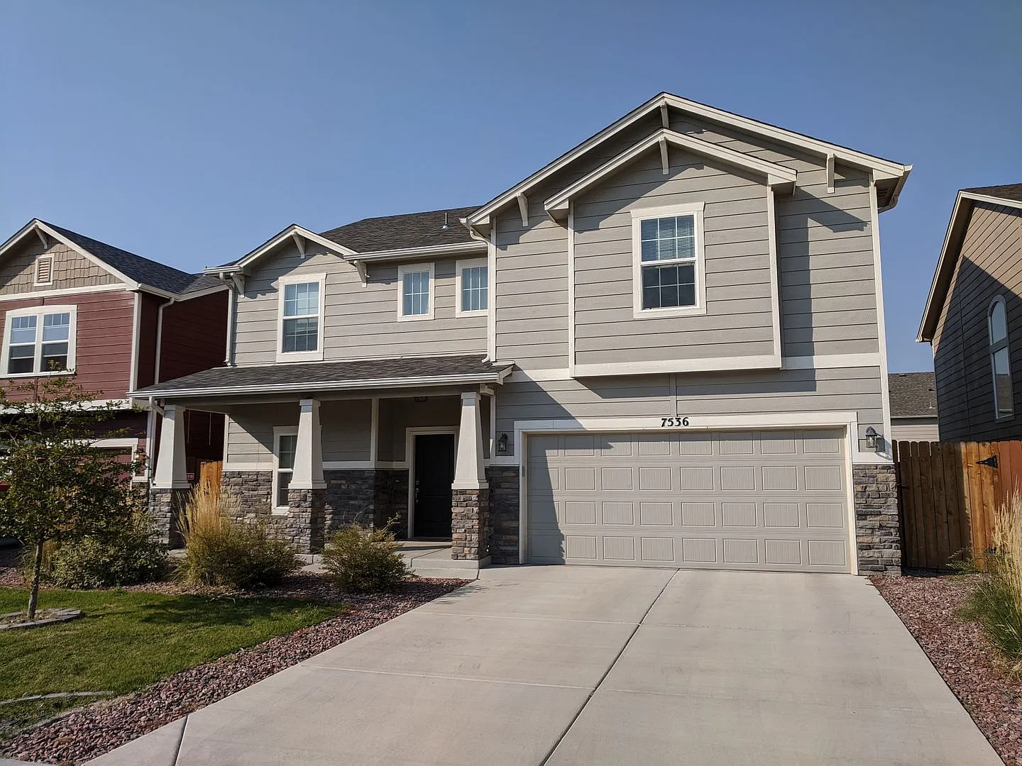 Open layout two-story home — Photo 2