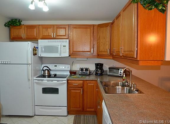 4th image of 5100 Washington St APT 205