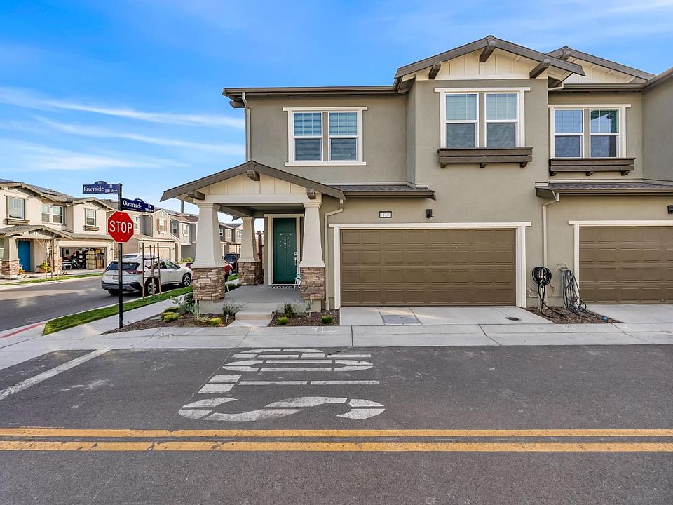 1st image of 122 W Riverside Pl