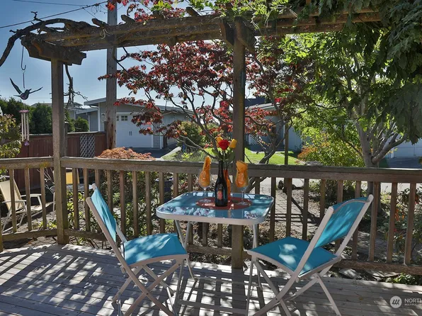 5779 Menlo Beach Lane, Freeland, WA 98249