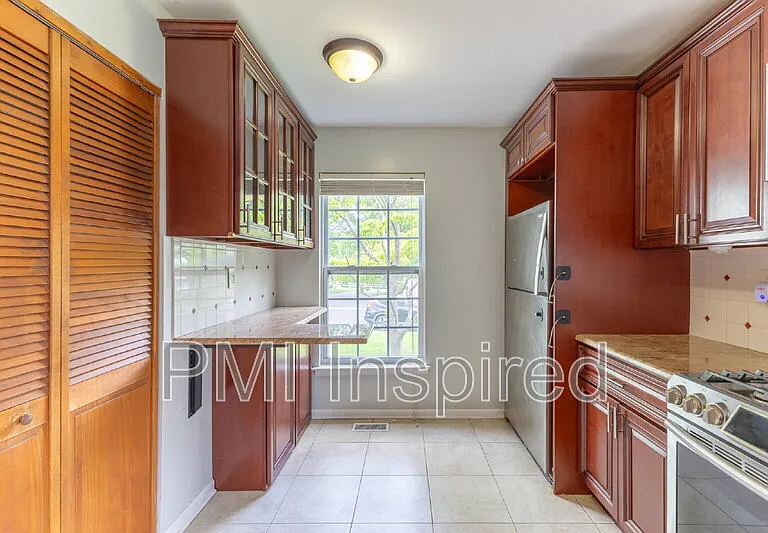 2404 Buckingham Cir — Photo 10