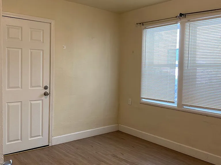 1427 Sherman St — Photo 8
