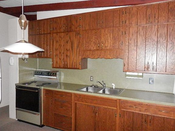 Neat & tidy kitchen with nice wood cabinets