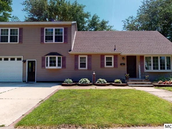 1423 E State St, Mason City, IA 50401