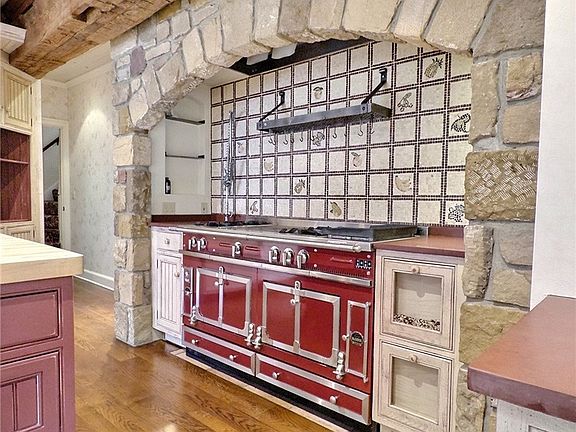 5th image of 2710 Chesterton Rd