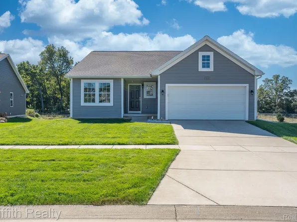 3576 Amber Oaks Dr, Howell, MI 48855