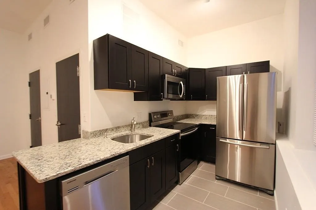Studio, 550 sqft, $2,700 — Photo 1