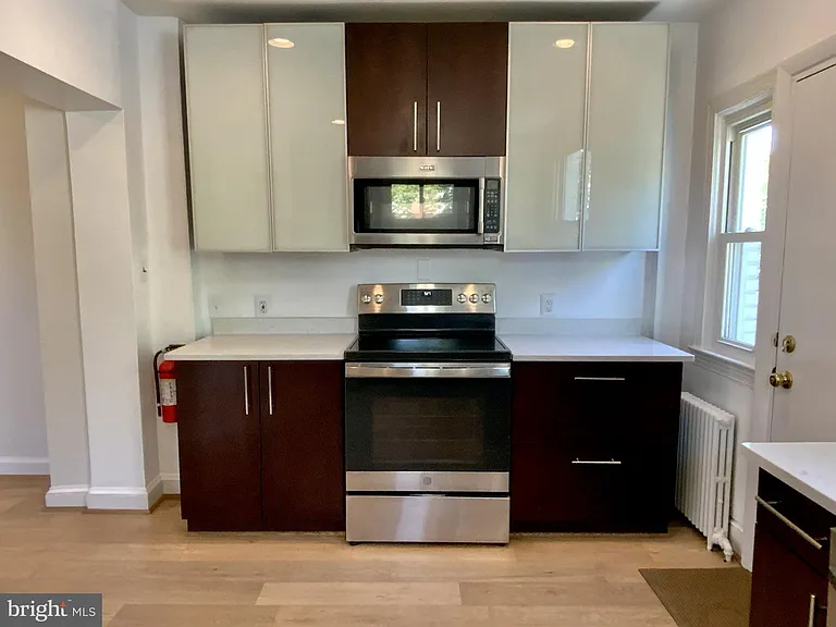1772 E St NE — Photo 9