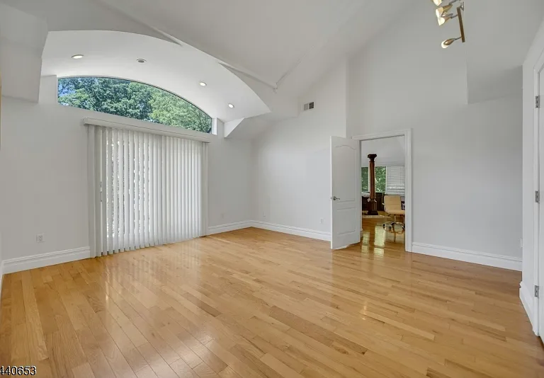 252 Mabel Pl — Photo 36