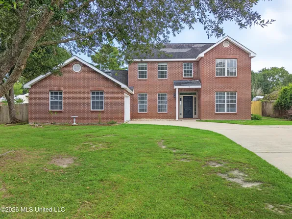 18 Lakeview Dr, Ocean Springs, MS 39564