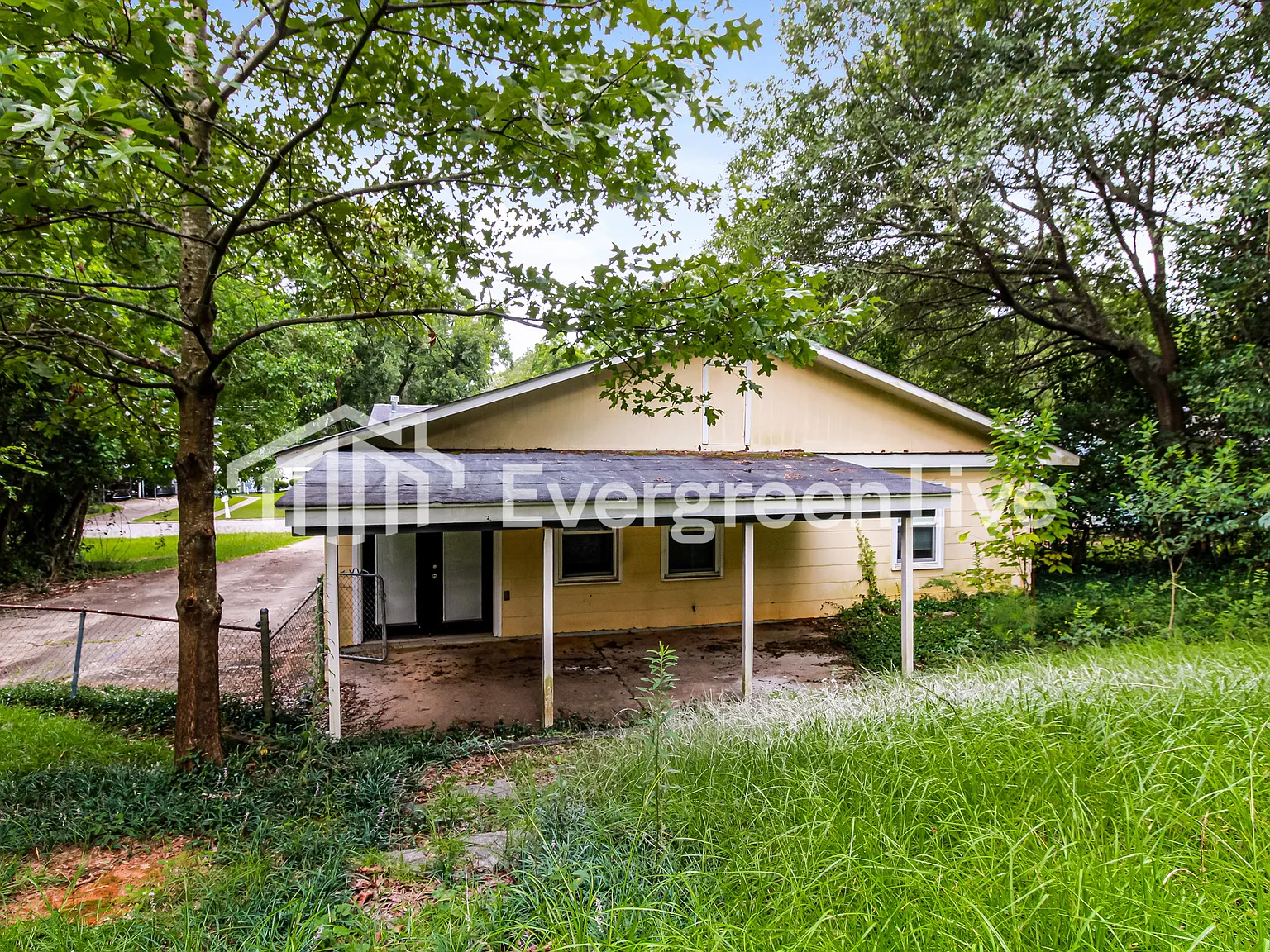 4 bed, 1.5 bath, 1600 sqft, $1,195 — Photo 1