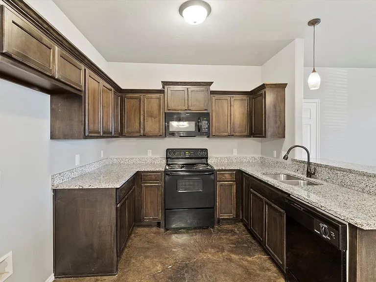 1834 Cypress Ln — Photo 7