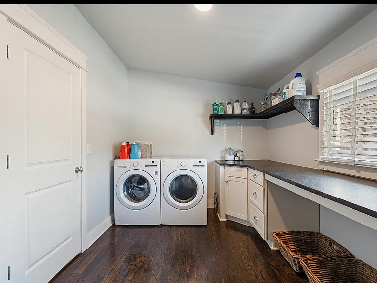 1109 Lawrence Ave — Photo 18