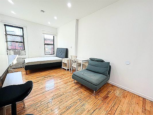3rd image of 413 E 9th St #5J
