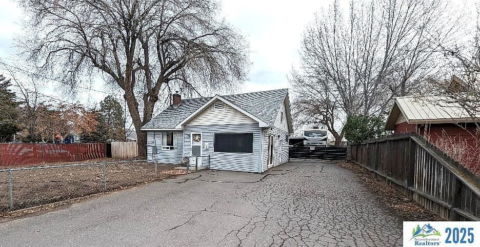 1st image of 715 Ash St