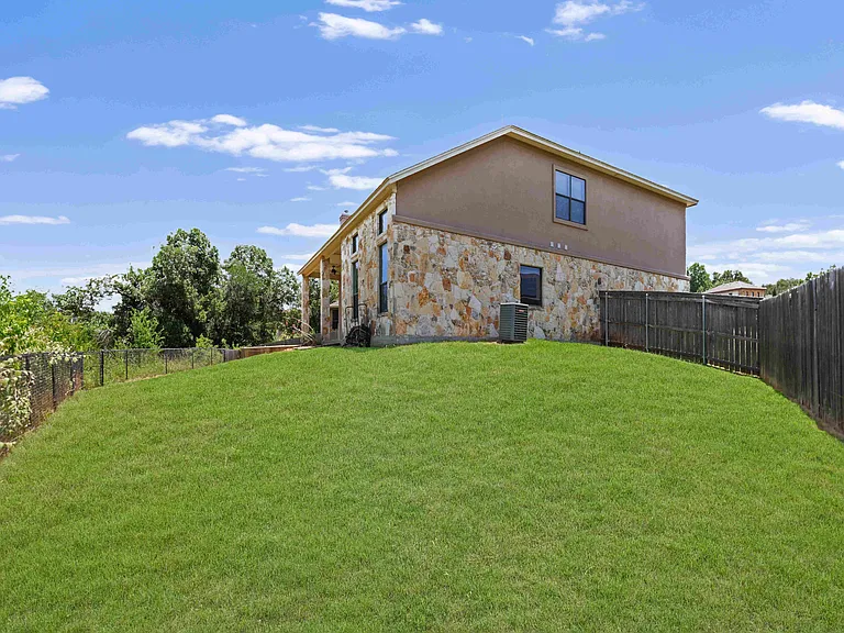 5405 Weeping Oak Dr — Photo 32