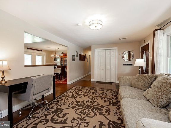 5th image of 95 Earl Dr