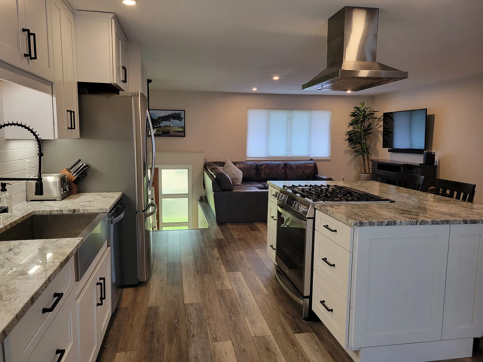 4 bed, 1932 sqft, $2,875 — Photo 3