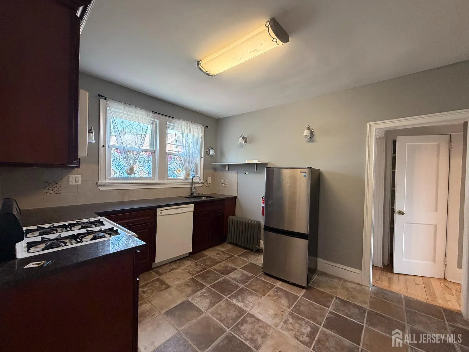 1 bed, 1.0 bath, $1,700 — Photo 2