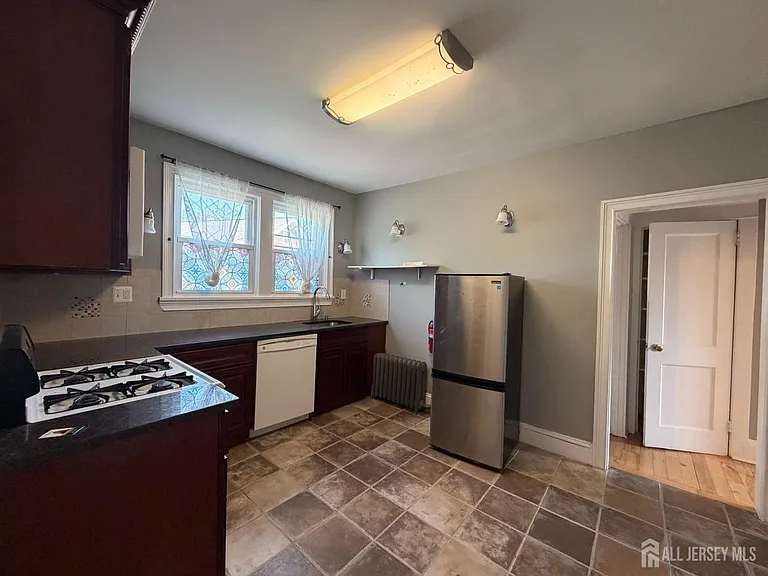 312 N 3rd Ave — Photo 2