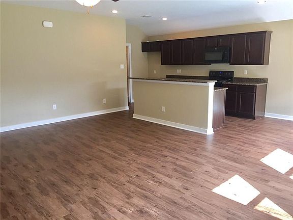 3rd image of 701 Oakmont Dr