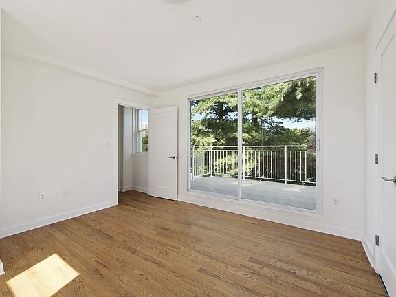 3rd image of 115 Saint James Pl APT 3
