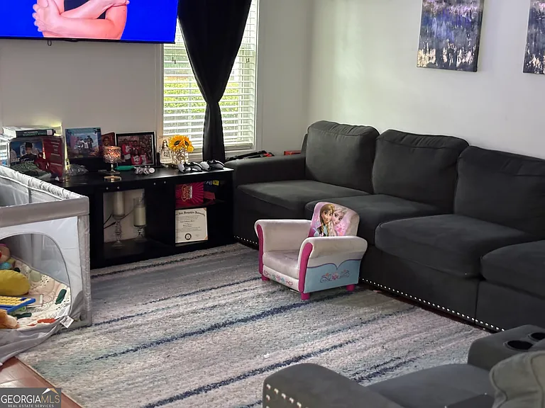 751 W Vincent Dr — Photo 3