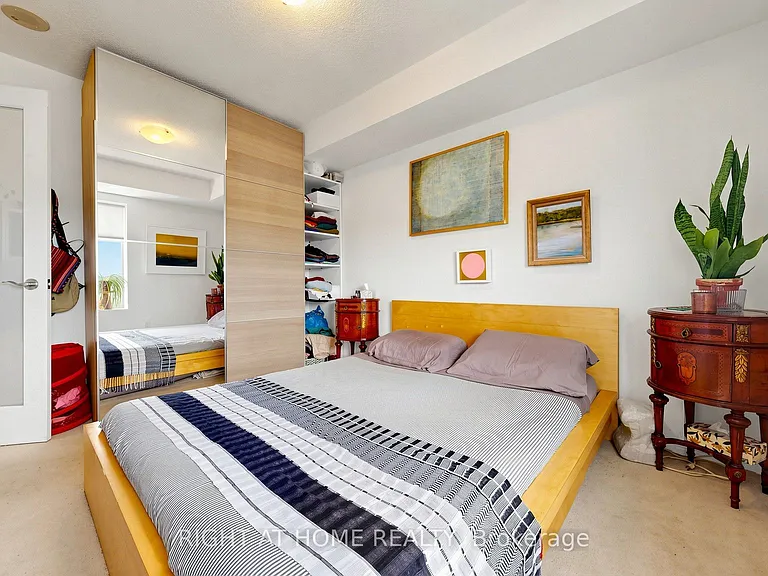 60 Heintzman St #2206 — Photo 7
