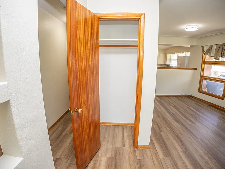 2401 Willow Dr — Photo 6
