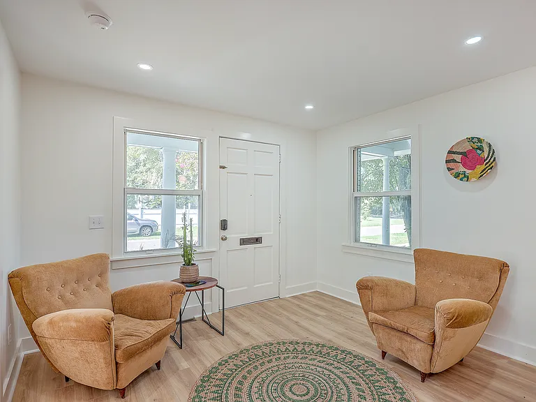 1136 Marquis Rd — Photo 9