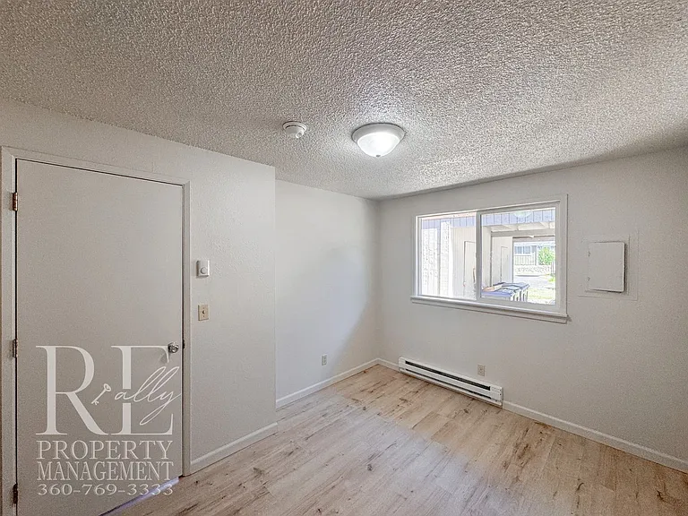 2733 Hefner Ave — Photo 12