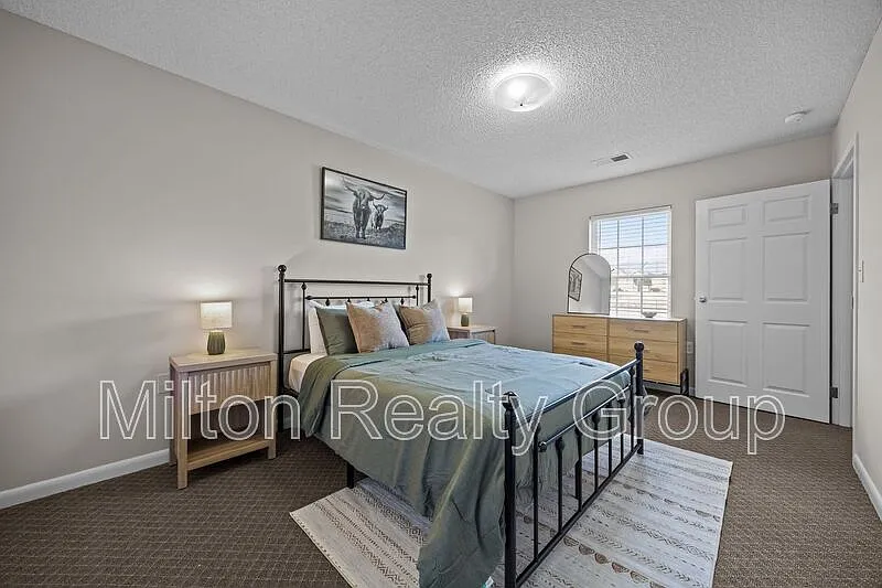 3 bed, 3.0 bath, 1235 sqft, $2,800 — Photo 3