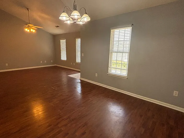 327 Springfield Cir — Photo 6