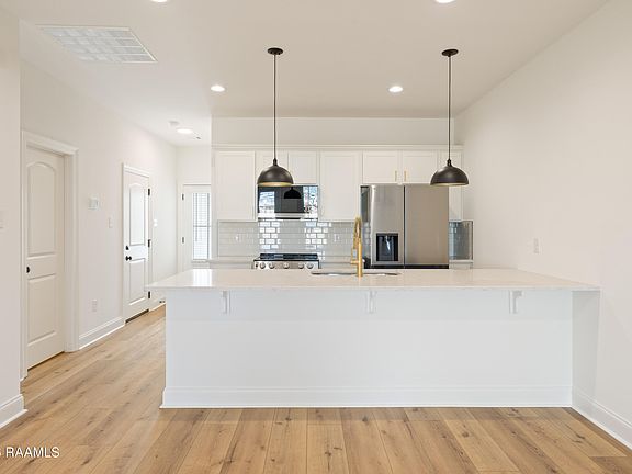 3rd image of 124 Frontier Ln