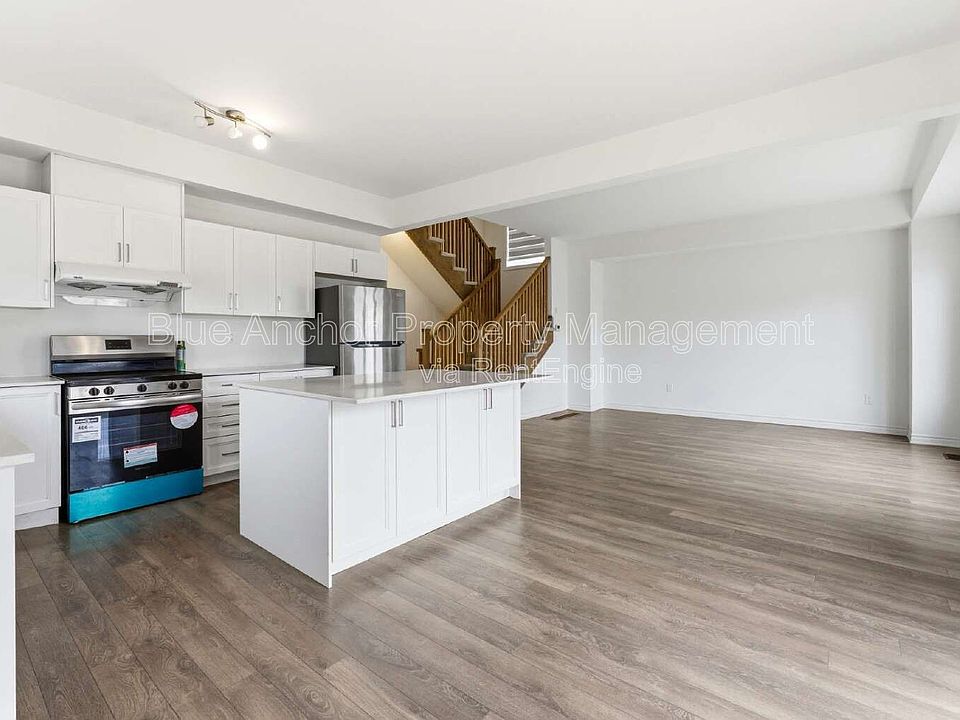 1st image of 32 Bradden Cres