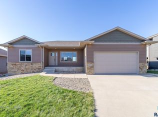 709 N Garnet Cir, Brandon, SD 57005