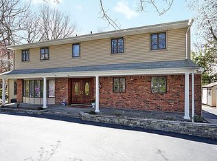 1 Herter Pl, Dix Hills, NY 11746