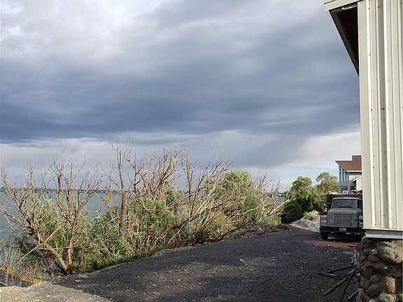 4th image of 2715 Westshore Dr NE
