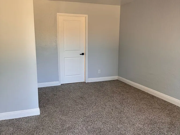 2719 E Norwich Ave — Photo 11