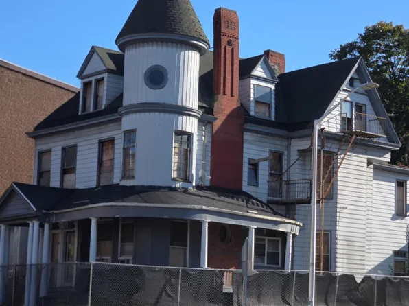 815 Montgomery Street image 2 of 18