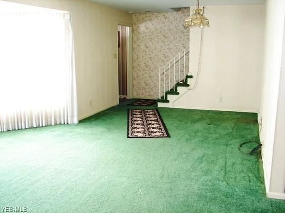 4th image of 90 Lake Edge Dr
