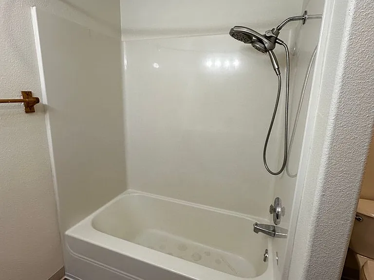 3113 NE Flintlock Pl — Photo 24