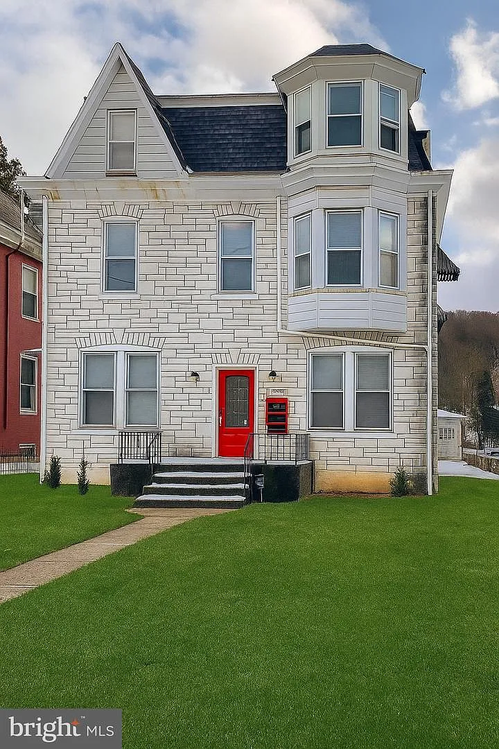 2 bed, 900 sqft, $1,200 — Photo 1