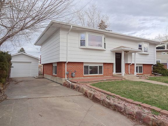 Separate oversized 1 car garage