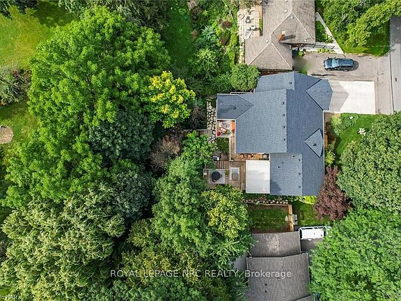 3rd image of 16 Spring Garden Blvd