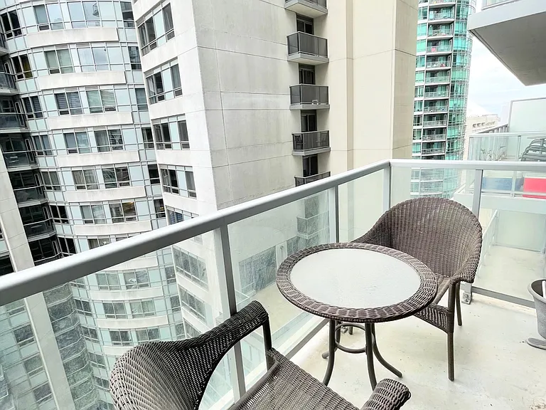 352 Front St W #1420 — Photo 19